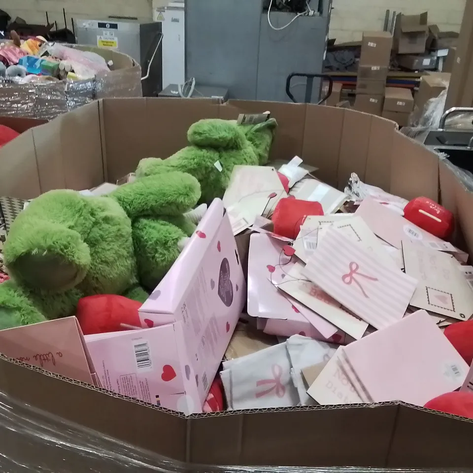PALLET CONTAINING A LARGE QUANTITY OF VALENTINES CARDS,TEDDIES,GIFTBAGS