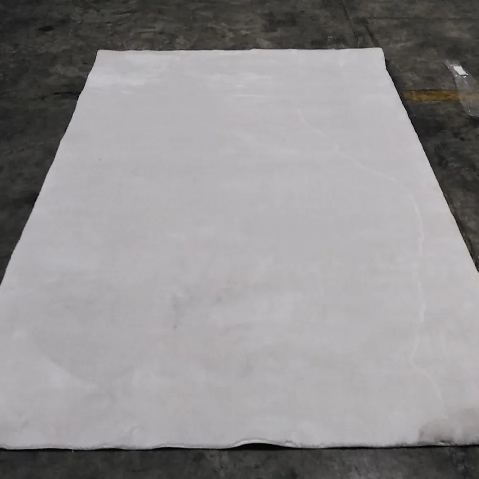 QUALITY DESIGNER RUG APPROXIMATELY 230X160CM 