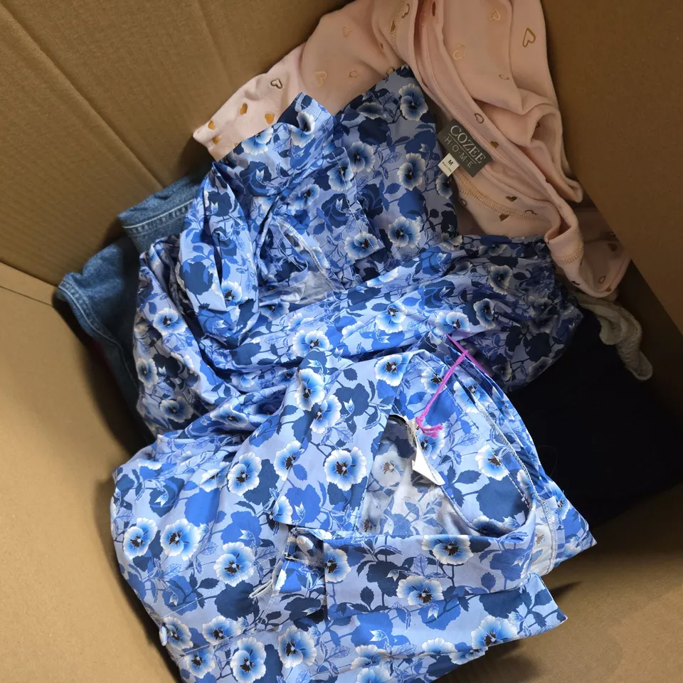 APPROXIMATELY 15 ASSORTED CLOTHING ITEMS IN VARIOUS SIZES, STYLES & COLOURS TO INCLUDE BRANDS SUCH AS ONLY, NINA LEONARD, HELENE BERMAN, ETC