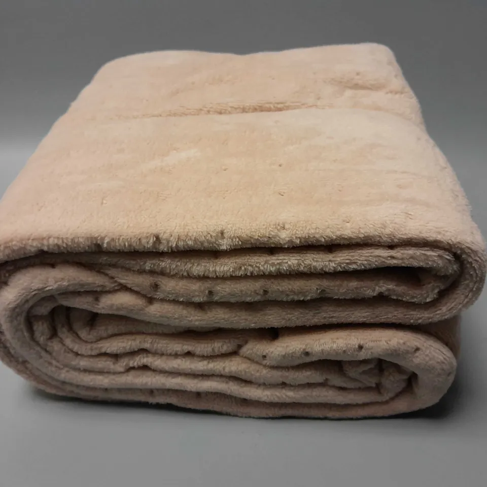 BOXED SILENTNIGHT LUXURY HEATED THROW IN PINK