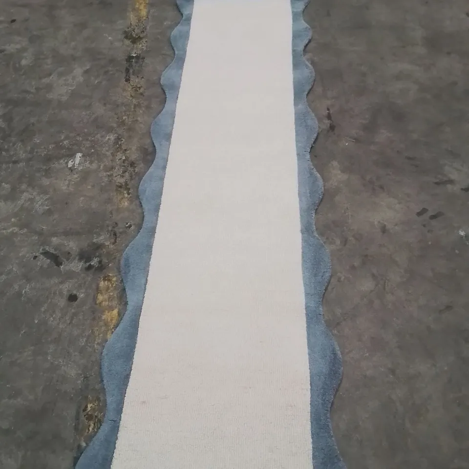 QUALITY DESIGNER AREA RUG - APPROXIMATELY 220X60CM