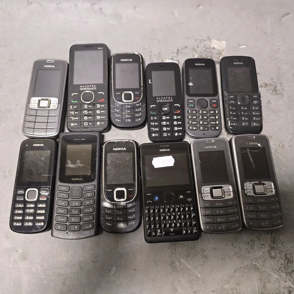 SET OF APPROXIMATELY 10 ASSORTED BROKEN PHONES TO INCLUDE - NOKIA & ALCATEL
