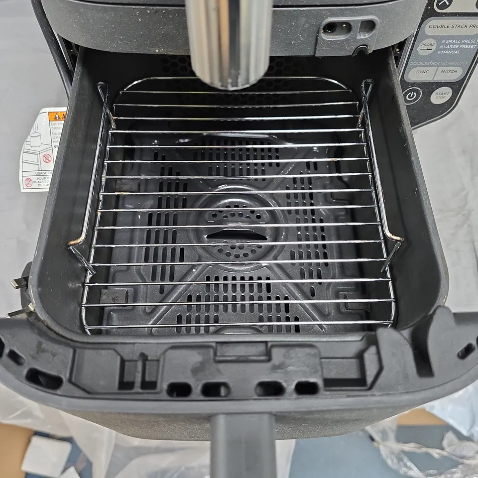 NINJA COUNTERTOP AIR FRYER OVEN IN BLACK & GREY