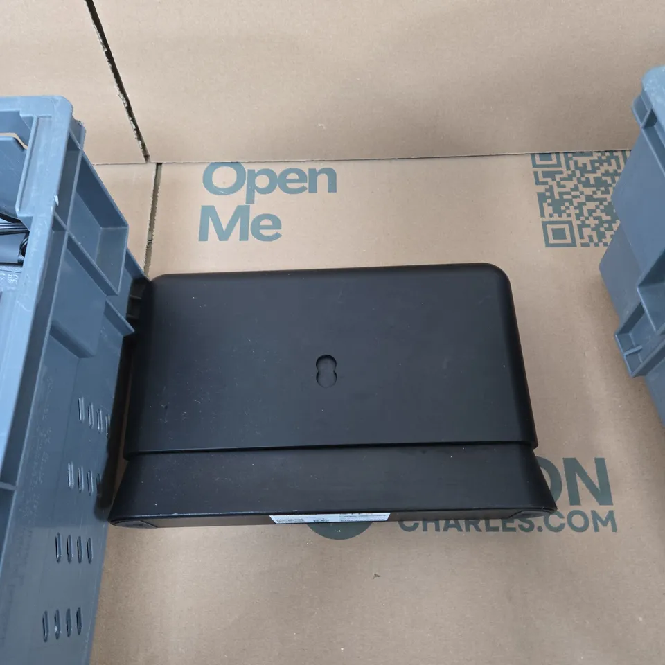 TOTE OF APPROXIMATELY 12 ASSORTED ITEMS TO INCLUDE: EE ROUTER