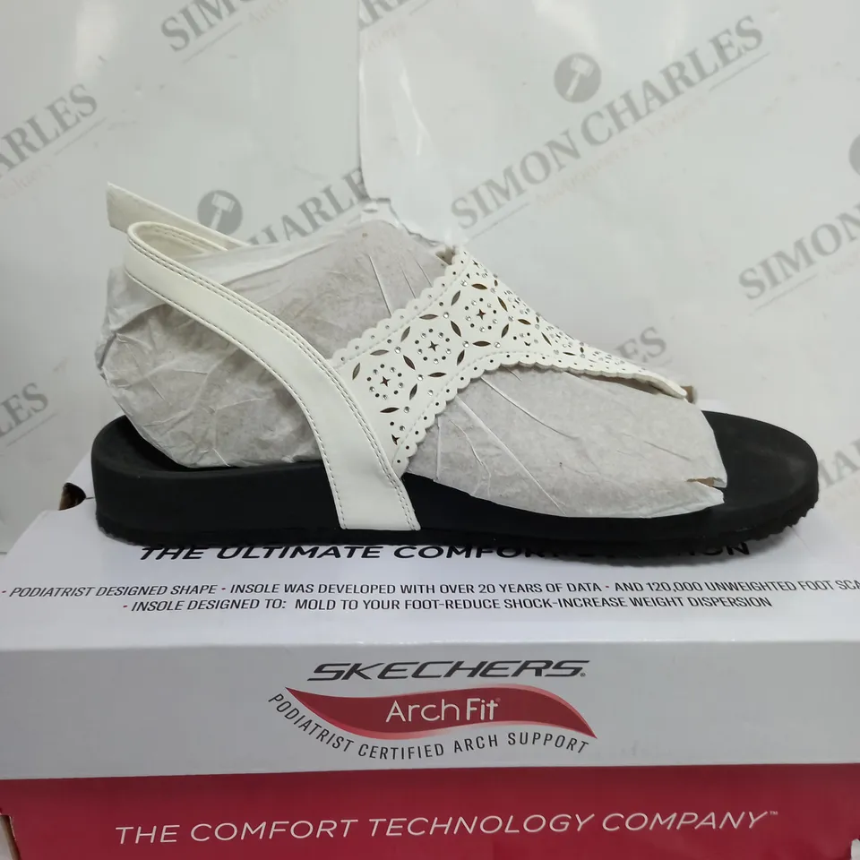 SKETCHERS ARCH FIT SANDAL IN WHITE - SIZE 7