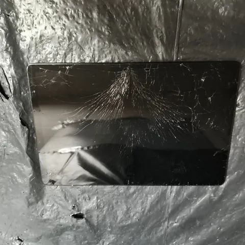 SAMSUNG TABLET DEVICE – SILVER BACK, CRACKED DISPLAY