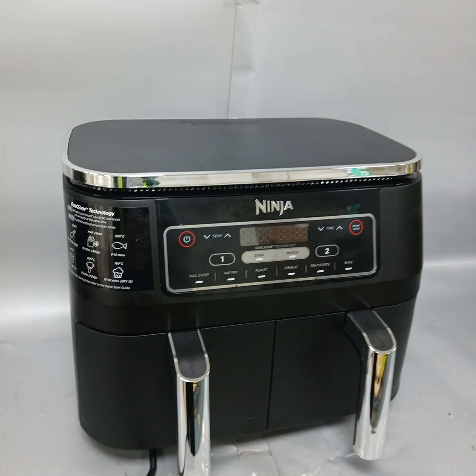 BOXED NINJA FOODI DUAL ZONE AIRFRYER AF300UK
