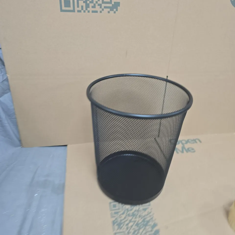 CAGE OF APPROXIMATELY 15 ASSORTED ITEMS TO INCLUDE: SMALL WASTE BIN