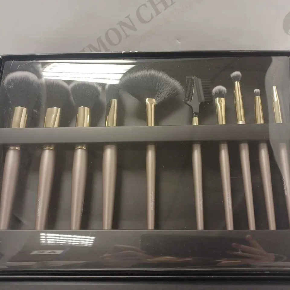 STUDIO LONDON BY SUPERDRUG 10-PEICE BRUSH SET 