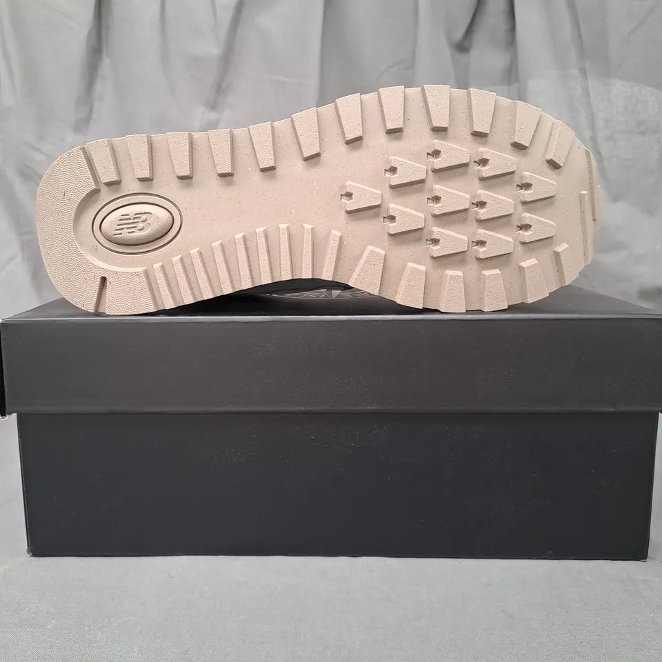 BOXED PAIR OF NEW BALANCE STONE ISLAND SHOES IN GREEN/DIRTY GOLD UK SIZE 8