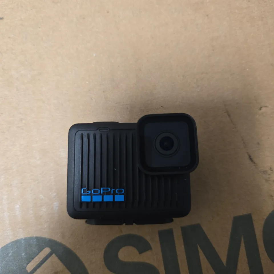 GOPRO HERO ACTION CAMERA WITH MOUNTING ACCESSORIES & USB-C CABLE