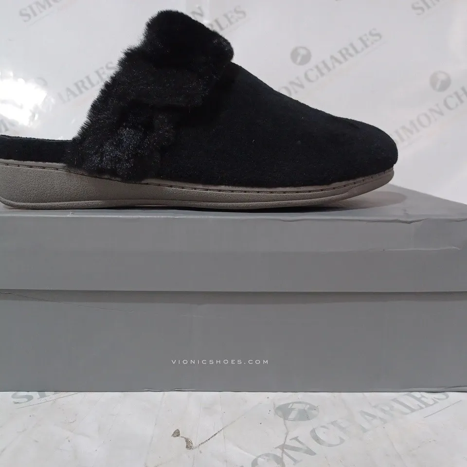 BOXD PAIR OF VIONIC MARIEL SLIPPERS IN BLACK SIZE 7