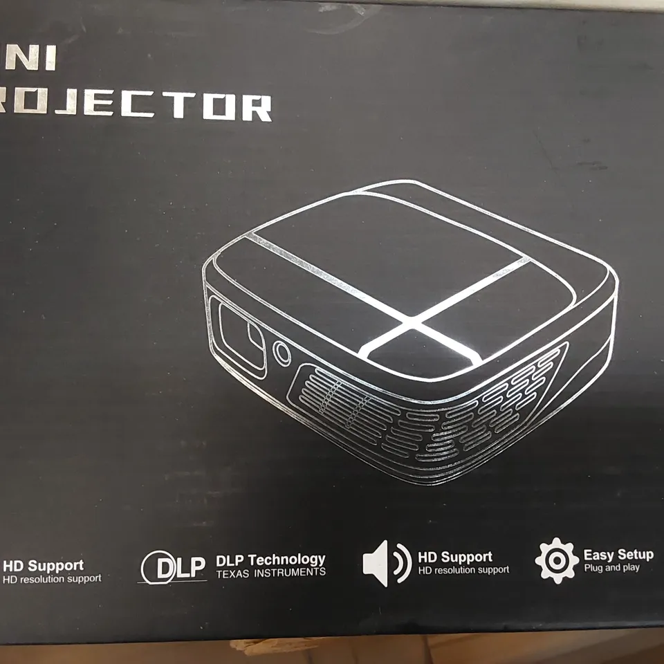 BOX OF APPROXIMATELY 4 BOXED MINI PROJECTORS (1 BOX)