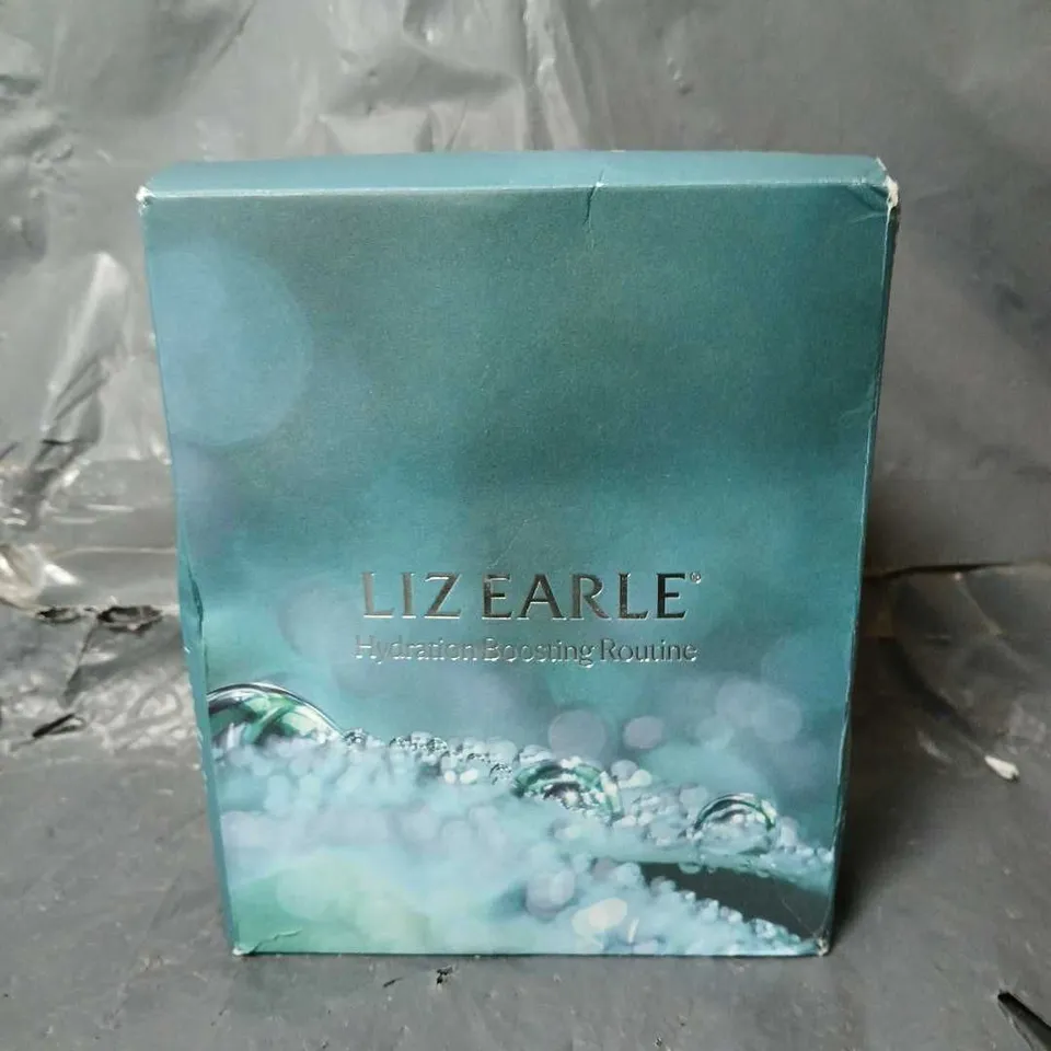 LIZ EARLE HYDRATION BOOSTING ROUTINE GIFT SET