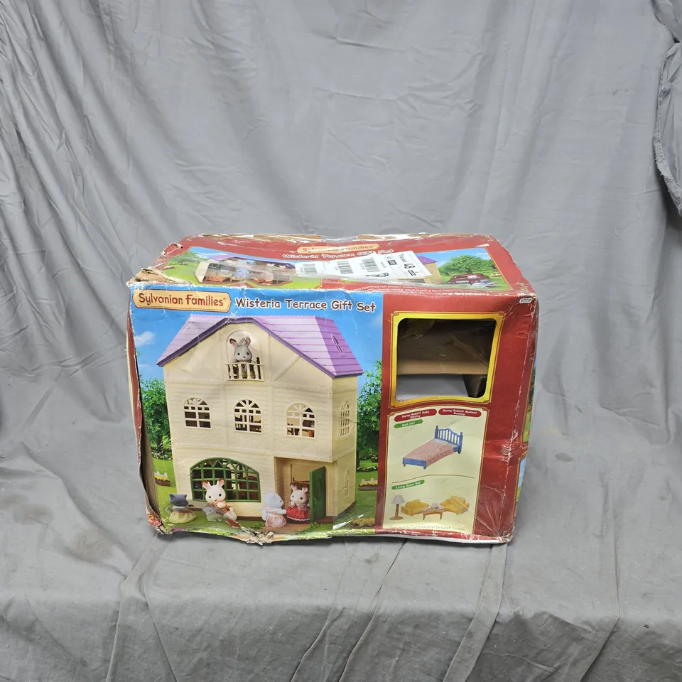SYLVANIAN FAMILIES WISTERIA TERRACE GIFT SET