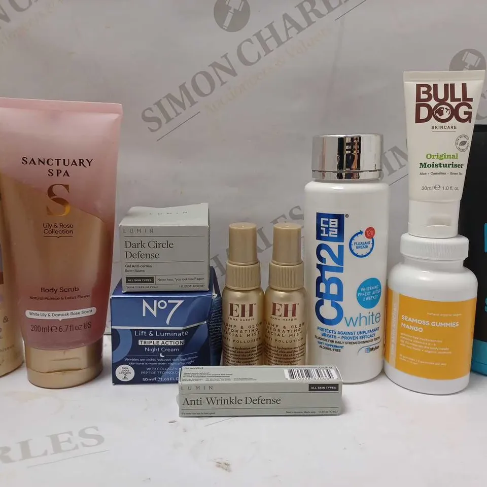 LOT OF APPROX 10 ASSORTED BEAUTY PRODUCTS TO INCLUDE LUMIN DARK CIRCLE DEFENSE, SANCTUARY SPA BODY SCRUB, BULLDOG MOISTURIZER, ETC 