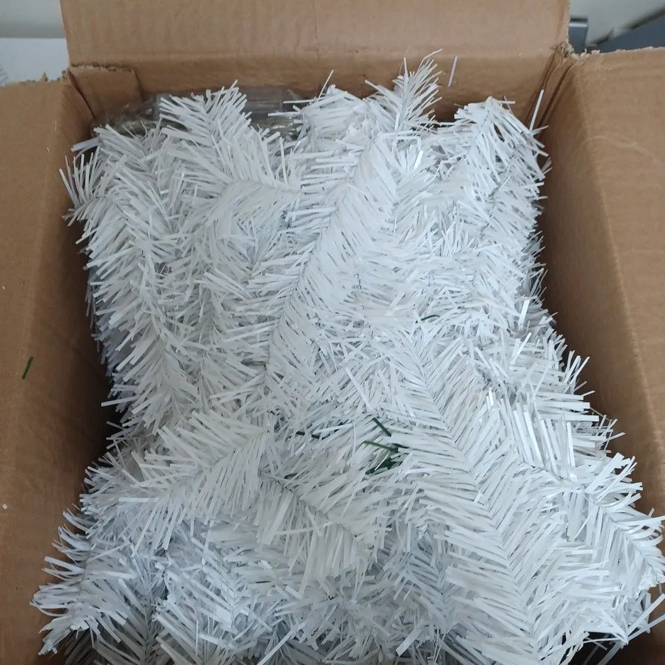 BOXED WHITE CHRISTMAS WRAITH 