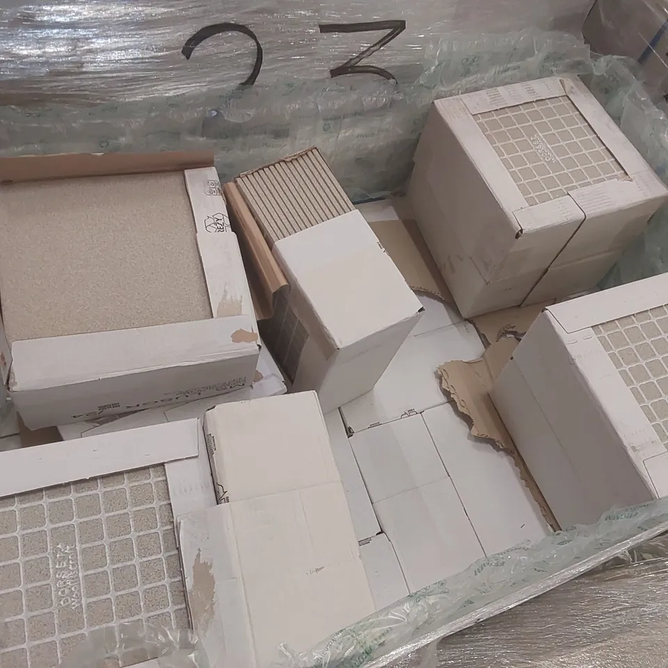 PALLET CONTAINING APPROXIMATELY 400x 30 x 30cm TILES