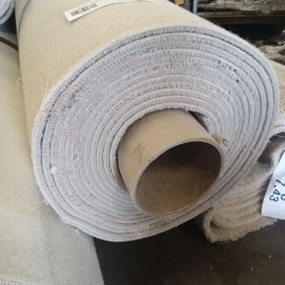 ROLL OF QUALITY LANDMARK ABBEY GLENLUCE CARPET // APPROX SIZE: 8.45 x 5m