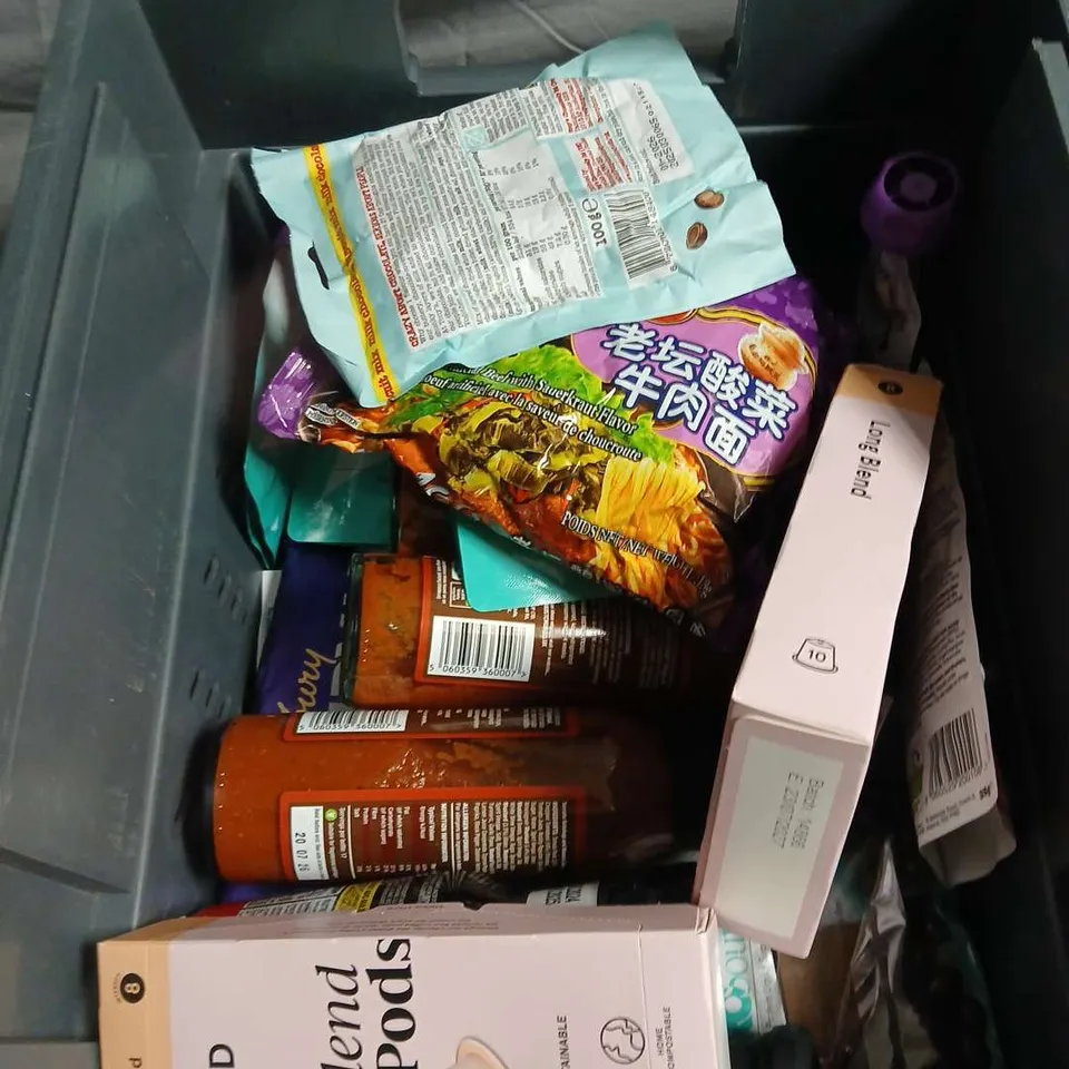 APPROXIMATELY 10 ASSORTED FOOD/DRINK PRODUCTS TO INCLUDE GRIND COFFEE PODS, DAIRY MILK BAR, MUST-CHUP SAUCE ETC 
