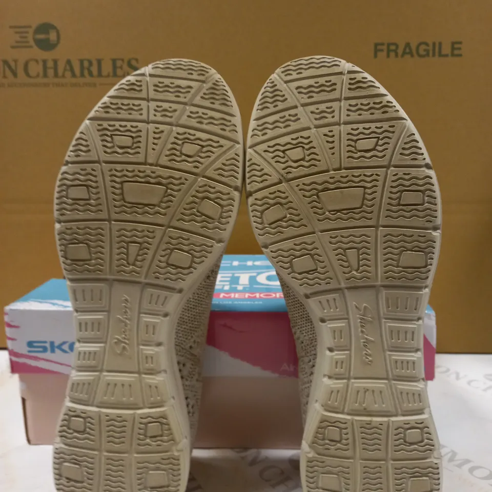 SKETCHERS SEAGAR MARY JANE SHOE SIZE 6.5