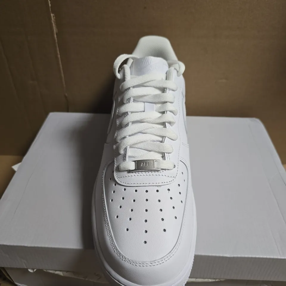 BOXED PAIR OF NIKE AIR FORCE 1 '07 WHITE SNEAKERS – UK 9.5