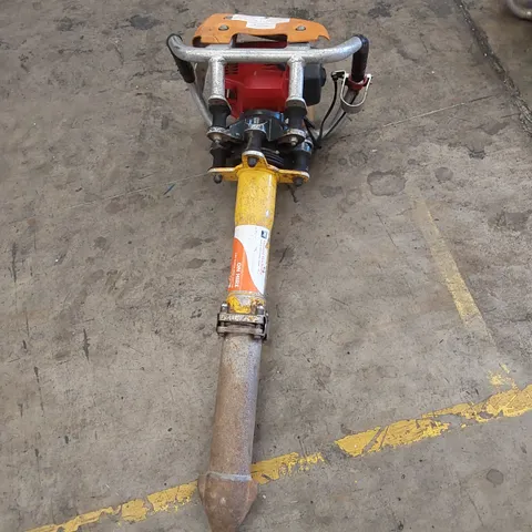 ROBEL 62.05 2 STROKE VERTICAL TAMPER - RAILWAY MAINTENANCE TOOL