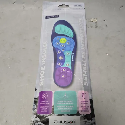 TOTE OF APPROXIMATELY 8 ASSORTED AKUSOLI MAGNETIC ACUPRESSURE INSOLES SIZE L/XL