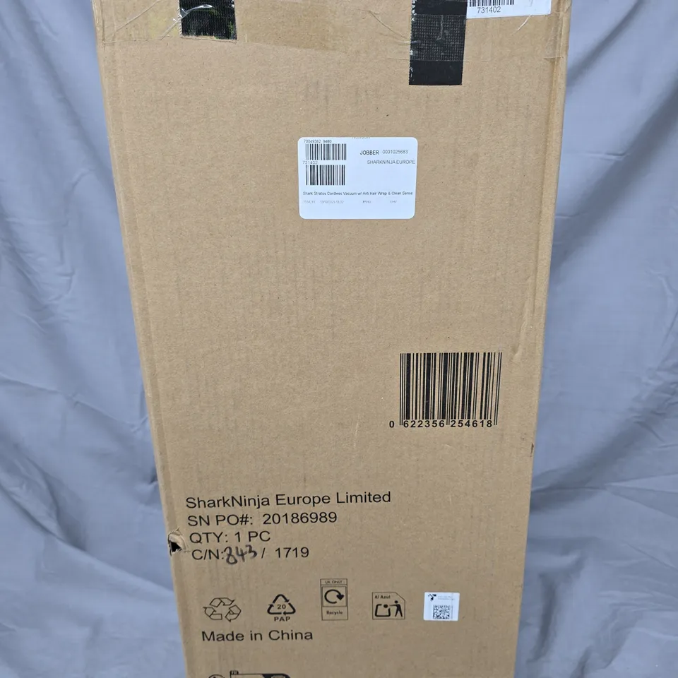 SHARK STRATOS CORDLESS VACUUM W/ ANTI HAIR WRAP & CLEAN SENSE IQ IZ400UKT