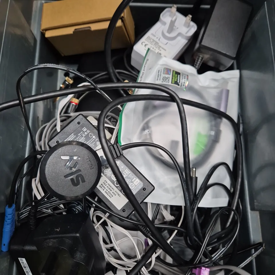 APPROXIMATELY 12 ASSORTED ELECTRICAL PRODUCTS TO INCLUDE CABLES, ROUTER, ETC