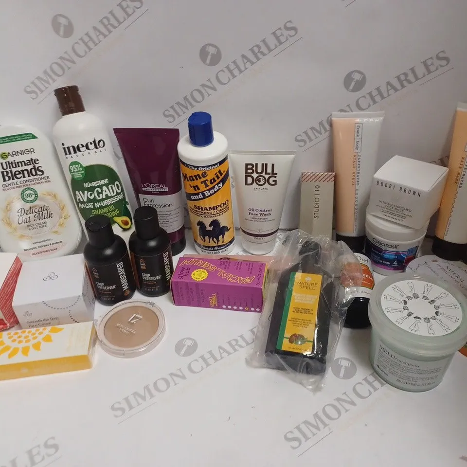 APPROXIMATELY 20 ASSORTED HEALTH AND BEAUTY ITEMS INCLUDING FRANK BODY HAIR TREATMENTS, GARNIER, LOREAL