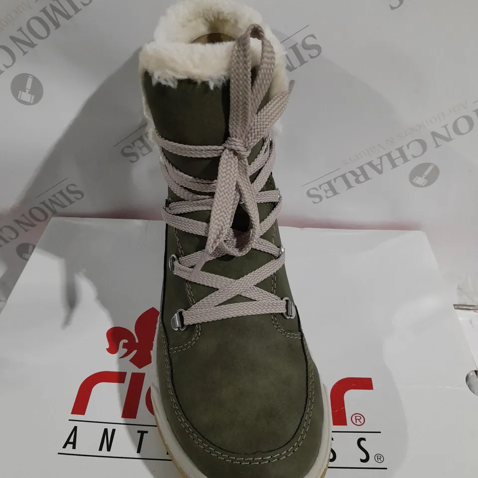 BOXED PAIR OF RIEKER WATER RESISTANT WARM LINED HIKING LACE UP BOOTS IN KHAKI - SIZE 6.5