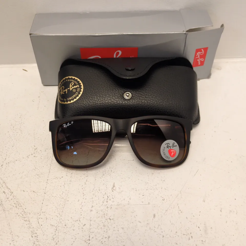 RAY-BAN SUNGLASSES – POLARIZED, TORTOIS(ES)HELL WAYFARER STYLE