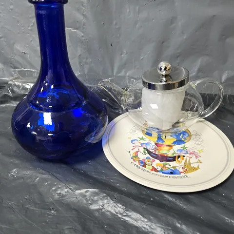 APPROXIMATELY 5 ASSORTED ITEMS TO INCLUDE - BLUE FLUTE GLASS , PIMLICO TEAPOT ETC
