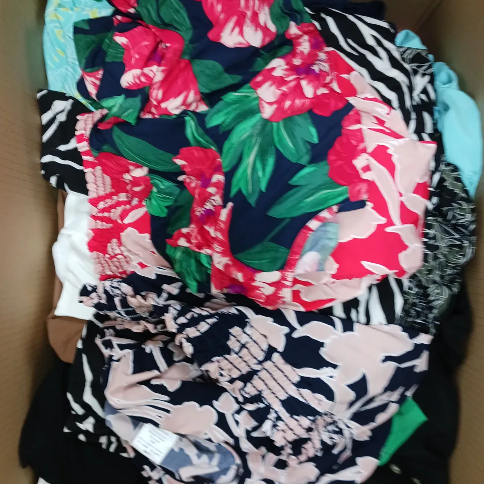 APPROXIMATELY 30 ASSORTED CLOTHING PRODUCTS IN VARIOUS STYLES & SIZES TO INCLUDE DRESSES, JUMPERS, TROUSERS ETC