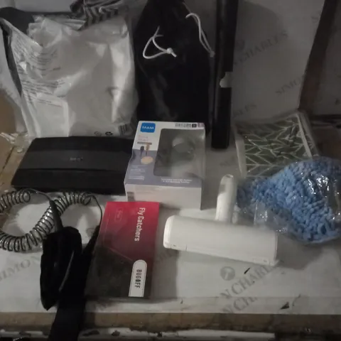 GROUP OF APPROX 10 ASSORTED ITEMS TO INCLUDE BT HUB, FLY CATCHERS, BABY BOTTLE ETC