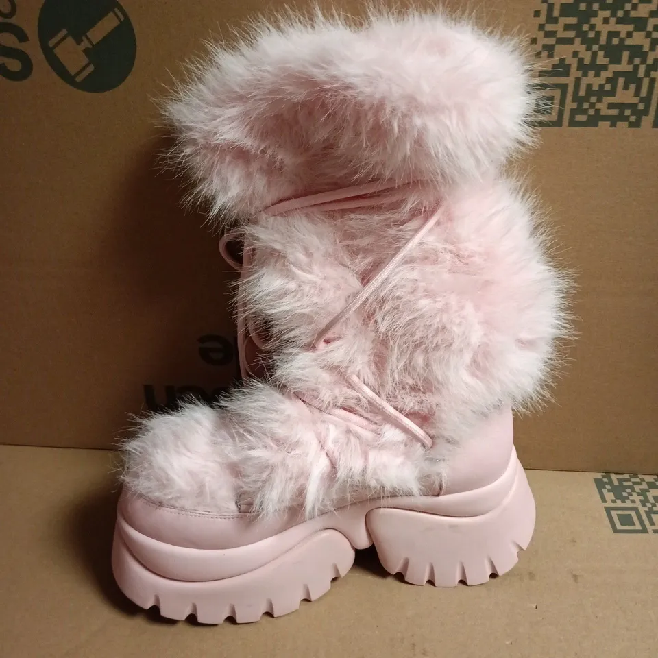 BOXED PAIR OF KOI KAWAII SASQUATCH FLUFFY SNOW BOOTS IN PINK SIZE UK 6