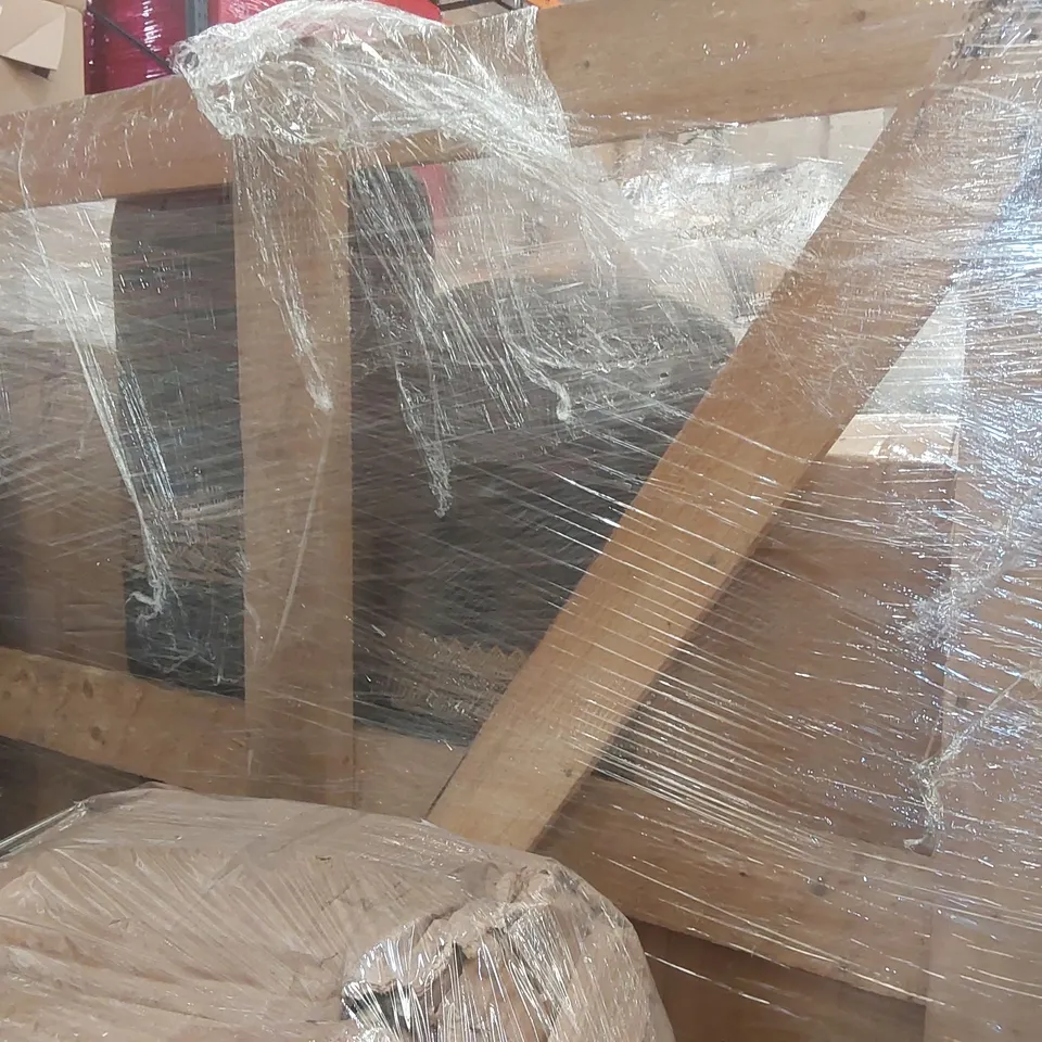 PALLET CONTAINING APPROXIMATELY 9x MIXED SIZED PUNCH BAGS