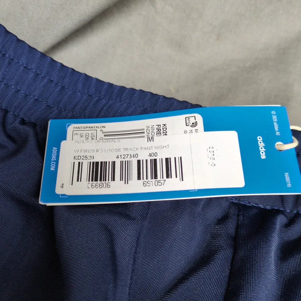 ADIDAS LOOSE TRACK PANTS MEDIUM WITH TAGS