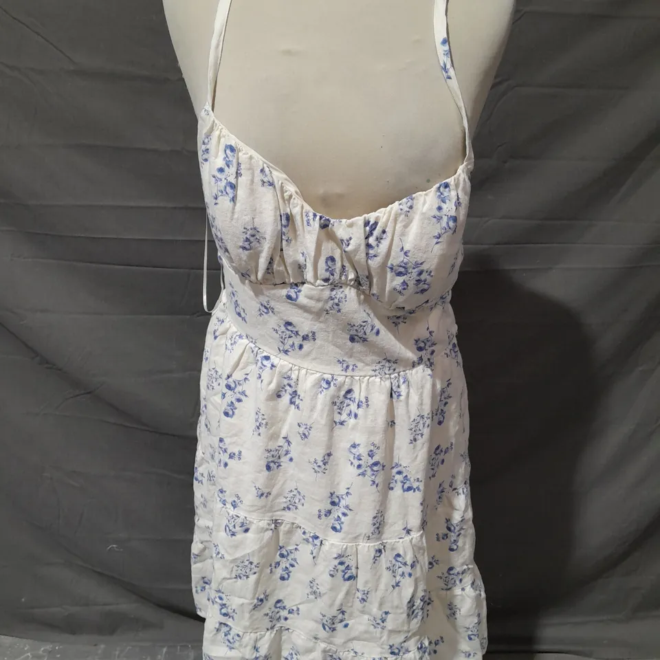 HOLLISTER SHORT FLORAL WHITE DRESS - LARGE