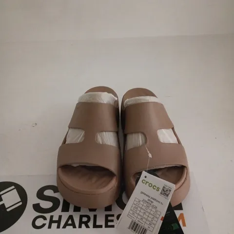 CROCS GETAWAY PLATFORM STRAP UK 8 TAGGED