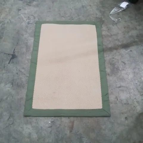 QUALITY DESIGNER AREA RUG - APPROXIMATELY 90X60CM