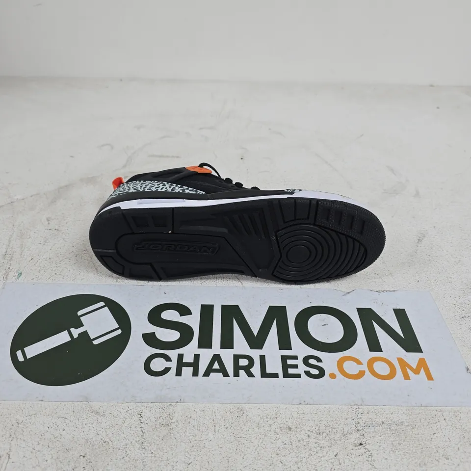 UNBOXED PAIR OF JORDAN SPIZIKE LOW TRAINERS IN BLACK/ORANGE - UK 6