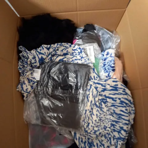 BOX OF APPROX 35 ASSORTED CLOTHING ITEMS TO INCLUDE - DRESSES, T-SHIRTS AND TROUSERS