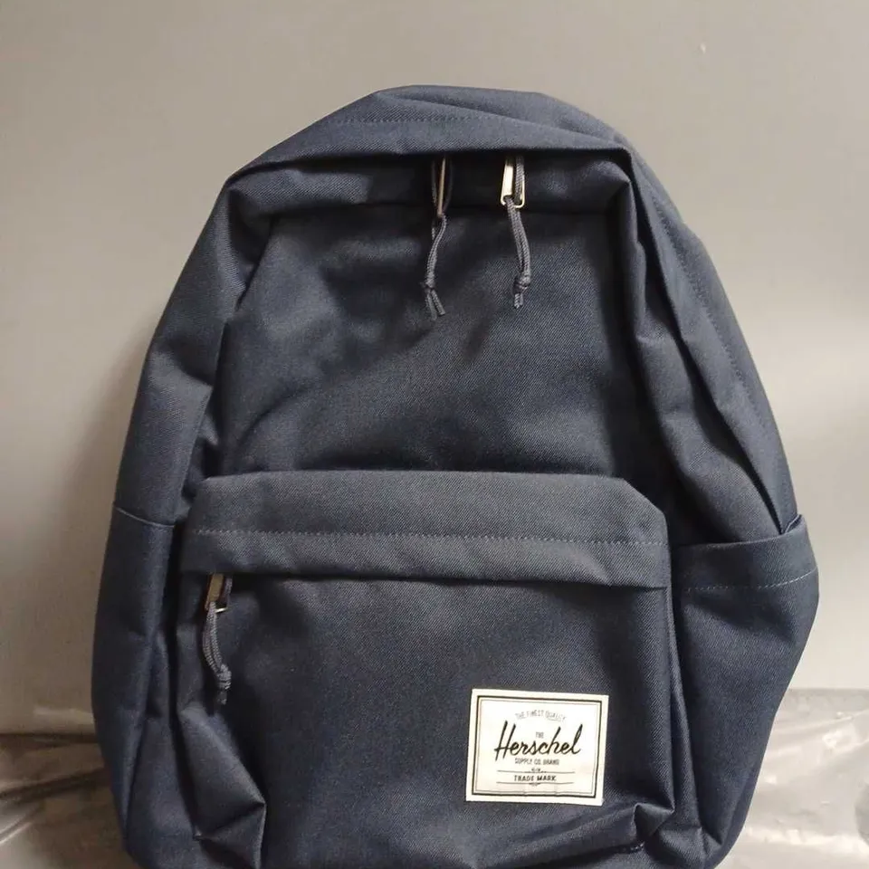 HERSCHEL CLASSIC BACKPACK IN NAVY