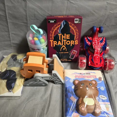 APPROXIMATELY 5 ASSORTED TOYS AND GAMES TO INCLUDE CARD GAMES, BALLONS AND ASSORTED PENS 