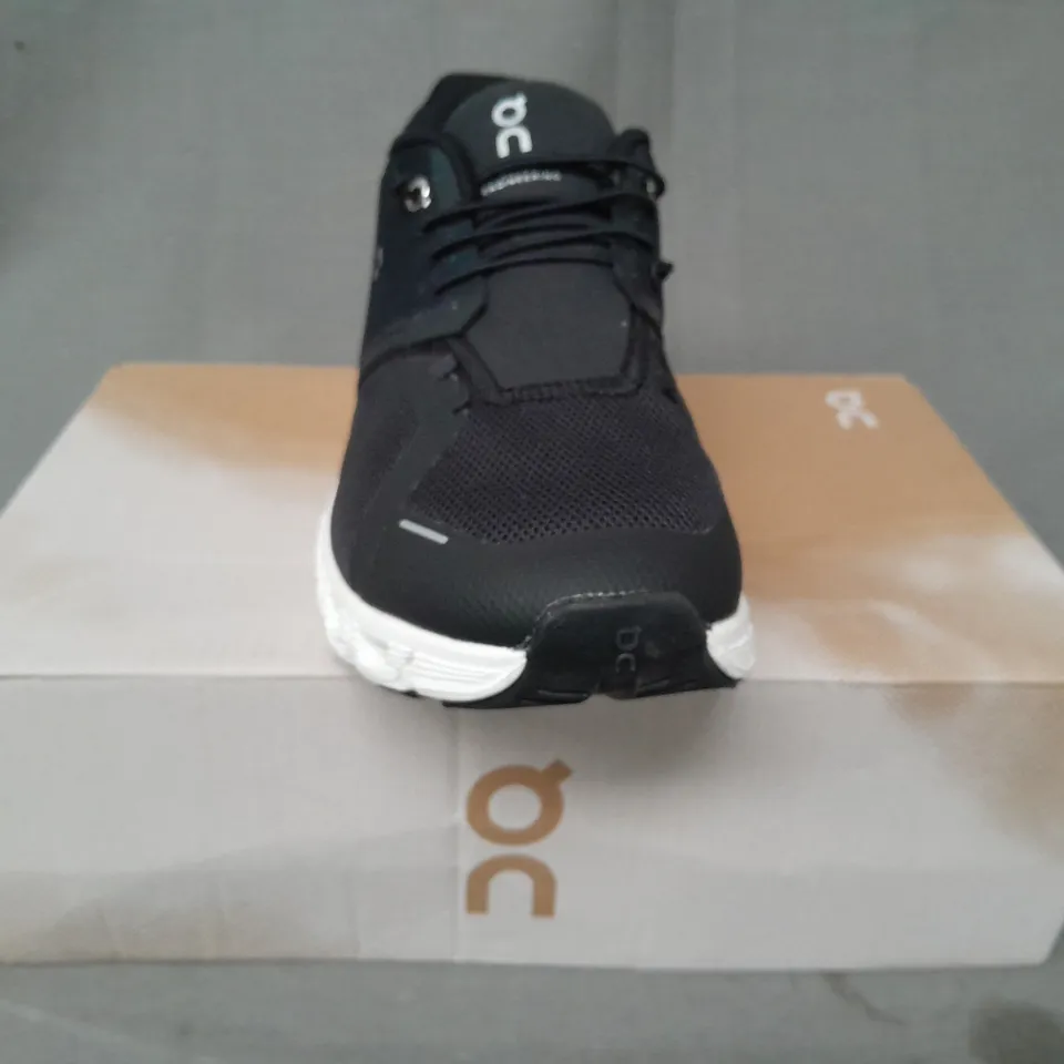 BOXED PAIR OF ON CLOUD 5 SHOES IN BLACK UK SIZE 9