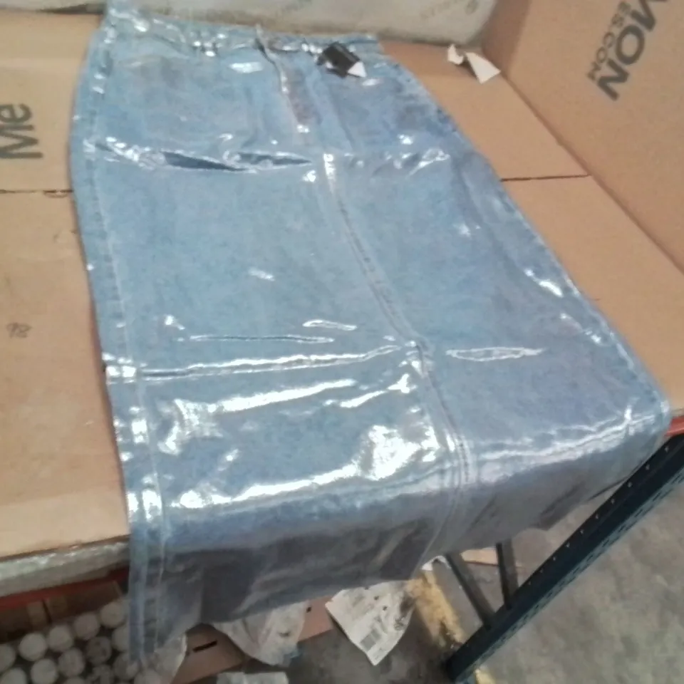 BOXED BRAND NEW APPROXIMATELY 7 JD WILLIAMS METALLIC SKIRT BLUE/SILVER SIZE 16