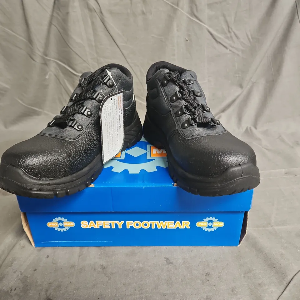 BOXED PAIR OF PROMAN CHUKKA BOOTS IN BLACK SIZE UK 3
