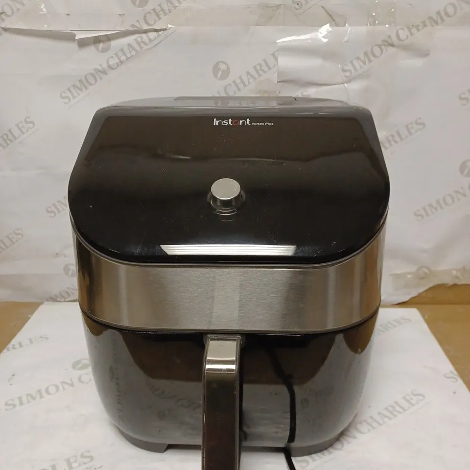 INSTANT VORTEX PLUS WITH CLEARCOOK DIGITAL HEALTH AIR FRYER
